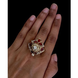 Anillo de dedo de moda tradicional con circón brillante para ropa de fiesta para mujeres y niñas para bodas hecho de latón - Product Image 1