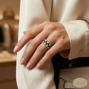 Bague pour femme Namayo plaquée or 18 carats, géométrique, zig-zag, bohème, moderne, avec pierres en verre et perles Miyuki Delica - Product Image 3