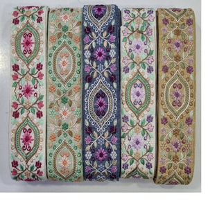 Rubans brodés à la machine sur mesure et lacets dans divers modèles et en cinq couleurs pour les robes de mariée de 2.5 pouces de largeur. - Product Image 1