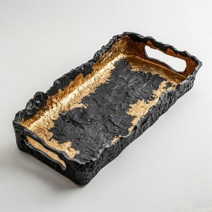 Bandeja rectangular Luxe Brilliance con asas laterales ergonómicas de acabado fundido artístico diseñadas para un estilo curado y gourmet - Product Image 1