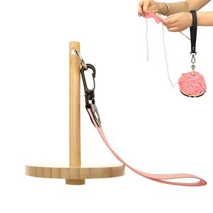 Elegante dispensador de hilo para muñeca, soporte de madera grueso para ovillos de hilo, portátil para manualidades, madera natural 2026 - Product Image 1