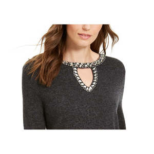 Maglione da donna INC International Concepts con decorazioni e scollo a goccia, colore antracite, taglia Small, per la stagione autunnale - Product Image 2