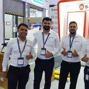 Soluciones integrales de uniformes corporativos profesionales: elevando su imagen de marca y presentación de empleados - Product Image 1