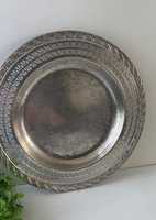 Assiette de présentation en métal, assiette de service en métal raffiné, qualité supérieure, finition martelée mate argentée, mariage, fabrication artisanale, classique