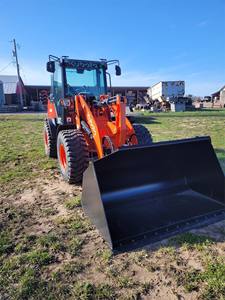 2024 Kubota R640 Mini chargeuse sur pneus utilisée Skid Steer 0.7CUBLIC seau chenille avant rétrocaveuse industries agricoles moteur roulement pompe - Product Image 2