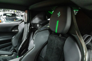 Offre exceptionnelle 2023 - Coupé sport hybride haut de gamme SF90 Stradale - Moteur essence-électrique AWD avec deux portes, extérieur vert et intérieur noir - Product Image 6