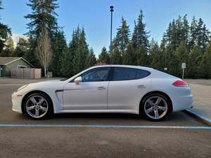 Porsche Panamera Edition 2016 / Disponible à la vente avec faible kilométrage, moteur essence, véhicule bien entretenu et sans accidents. Ventes exceptionnelles. - Product Image 4