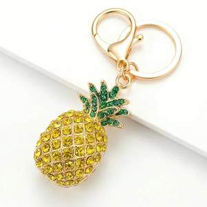 Porte-clés personnalisés modernes et tendance en forme d'oiseau flamant rose, ornés de strass, plaqués or, en zinc, émail souple, imprimés en sérigraphie - Product Image 2