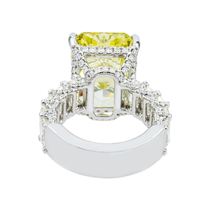 Bague SHREYA DIAM en or blanc 18 carats avec diamant de laboratoire jaune vif fantaisie taille radiant de 10,01 carats certifié IGI, clarté VS1 - Product Image 3