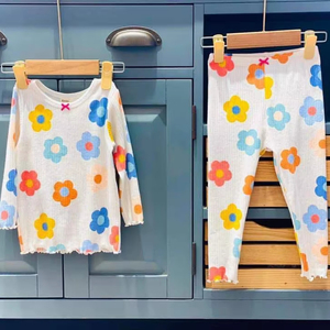 Conjunto de Ropa de Dormir y de Estar por Casa de Algodón Orgánico para Niñas |   Patrón Floral de Secado Rápido y Transpirable |   Certificado GOTS |   Servicios OEM/ODM en Vietnam - Product Image 1