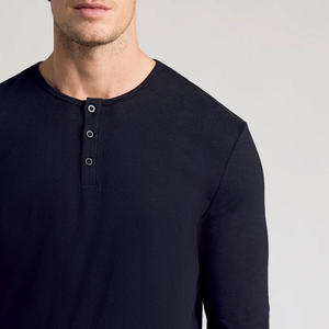 เสื้อยืดผู้ชายแบบเต็มตัวทำจากผ้าฝ้ายนุ่มและกระดุมสามเม็ดแบบคลาสสิก - Product Image 5