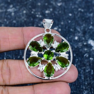 Nueva llegada brillante verde peridoto facetado corte punta ajuste sólido 925 colgante de plata esterlina para mujeres joyería hecha a mano - Product Image 1