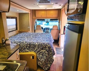 FOURNISSEUR DE CARAVANE DE LOISIR D'OCCASION 2013 Leisure Travel Unity U 2 4 M Classe B+ à vendre - Product Image 3