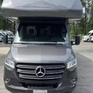 Camping-car de luxe tout-terrain gris 4x4 avec lit, cuisine et salle de bain pour le camping et les voyages - Product Image 1