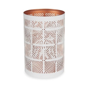 Support votif élégant en fer pour table à manger avec des découpes à motif de fleurs douces pour des réunions intimes - Product Image 1