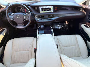 Sedán Ejecutivo LS500 2020 Usado, 4 Puertas, Automático, Vehículo de Lujo en Venta - Product Image 4