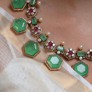 Collier Gajaah en argent 925 « La Terrasse du Nizam », un collier de mariée royal avec émeraude, rubis et diamants Polki pour femmes, occasions spéciales - Product Image 4