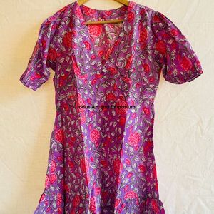 Hermoso Vestido Estampado Floral en Bloques de Algodón, Vestido para Uso Casual, Vestido Estampado a Mano - Product Image 1