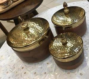 กล่องถั่วทองเหลืองและเหล็กทำด้วยมือพร้อมพื้นผิวไม้ตอกสำหรับอุปกรณ์วันหยุด-งานฝีมือเอ็มโพเรียมอินเดีย - Product Image 3