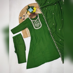 Conjunto de Kurti de Diseño con Bordado en Tela Vichitra de Última Moda con Dupatta, Listo para Enviar, Colección de Moda Verano 2025 - Product Image 5