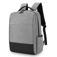 Sac à dos d'étudiant de style grande capacité Matériau de couleur unie Style décontracté à la mode pour hommes Cartables en gros