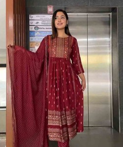 ชุดเดรสอานาร์กาลีผ้าฝ้ายผสมเรยอนพิมพ์ลายพัฟหลากสีสำหรับผู้หญิง พร้อมผ้าคลุมไหล่และเสื้อแจ็คเก็ต สไตล์อินเดีย สำหรับงานปาร์ตี้ มีสินค้าพร้อมส่ง ขายส่ง - Product Image 6