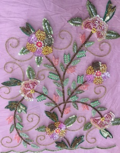 Tissu en dentelle perlée complexe avec des motifs floraux pour embellir les panneaux de bordures Lehenga et le mariage traditionnel - Product Image 3