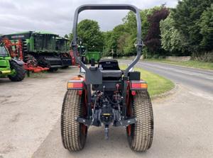 รถแทรกเตอร์คูโบต้า L1-382 |   รถแทรกเตอร์ดีเซล 38 แรงม้า ขับเคลื่อน 4 ล้อ สำหรับการเกษตรและจัดสวน - Product Image 4