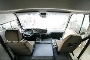 Pour Coaster 2026 |   8 places (essence/essence) Transmission automatique Intérieur foncé Caméra arrière Neuf Disponible à la vente - Product Image 5