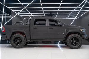 Edición Limitada Original, 1 Mes de Uso, Camioneta Trxx Edición War 1500, Edición War 4D Crew Cab - Product Image 1
