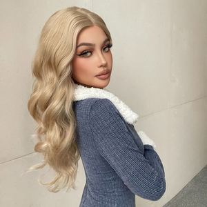 Perruque synthétique blonde bouclée Wanda-DWY T-Part avec dentelle transparente sur le devant, couleur époustouflante - Product Image 6