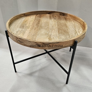 Élégante table basse ronde en bois avec finition naturelle et pieds robustes en métal noir, parfaite pour le salon et la décoration élégante - Product Image 1