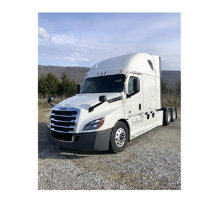 Camión Freightliner Cascadia listo para trabajar, incluye acabados exteriores de alta gama, eje delantero de 13200 libras y motor diésel de 450 hp. - Product Image 1