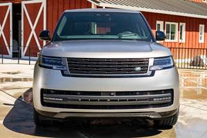 2024 P530 Autobiography <b>LWB</b> 523-hp Twin-Turbo V8, AWD, Highly Equipped, Mostly Unmodified - Product Image 2