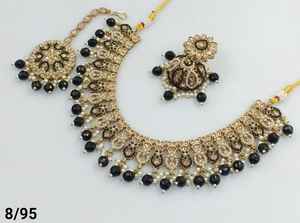 ชุดสร้อยคอชุบทองและรอบโช้คเกอร์แบบดั้งเดิมและทันสมัยของอินเดียพร้อมต่างหู Jumkha & ชุดสร้อยคอ Maagtika สำหรับผู้หญิง - Product Image 2