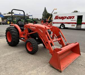 Tractor Agrícola L4701HST 2021, Tractor Utilitario Compacto y Robusto 4x4 con Transmisión de Engranajes, Motor de 47.3 HP y Bomba - Product Image 1