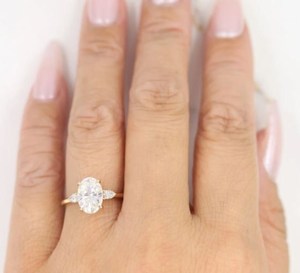 Bague en diamant taille poire ovale en or blanc massif 10 carats cultivée en laboratoire pour fiançailles de mariage Halo caché avec «Love» gravé - Product Image 3