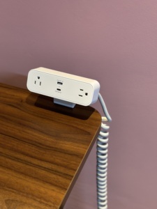 One Beat USBC Desktop Power Outlet Clamp Mount Charger Grommet para <span class=keywords><strong>iPhone</strong></span> 15A Rated 125V Power Charging Table USB Desk Grommet - Product Image 2