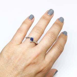 Bague de fiançailles CZ coupe ronde bleue de 5mm bague en argent torsadé avec pierres latérales - Product Image 3