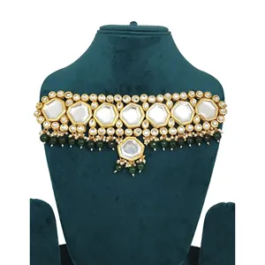 Ensemble de collier choker vert émeraude Kundan avec zircon plaqué or en acier inoxydable pour les mariages, bijoux de mariée raffinés pour femmes - Product Image 3