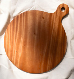 Planche à découper ronde en bois au look naturel, avec design compatible lave-vaisselle, facile à nettoyer pour une utilisation en cuisine - Product Image 1