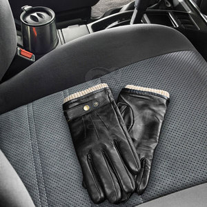 Gants de conduite haut de gamme fabriqués avec un matériau doux et respirant offrant un ajustement confortable, une excellente adhérence et une flexibilité supérieure des mains - Product Image 5