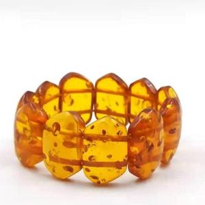 Bracelet de bijoux de mode en résine de couleur fabriquée à la main de qualité supérieure pour femmes d'Inde. - Product Image 1