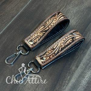 Nuevo diseño de alta calidad de cuero mecanizado a mano de cuero de vaca genuino personalizado Mini Key Clip llavero de muñeca accesorios de mujer - Product Image 1