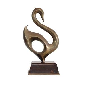 Figurines modernes pour hommes en aluminium et métal dansant une seule figurine en métal brillant argenté artisanal d'art - Product Image 5