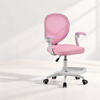 Chaise d'étude moderne pour enfants, réglable en hauteur, avec siège et dossier en maille rose, plateforme pivotante pour les pieds et accoudoirs, idéale pour la lecture et les devoirs
