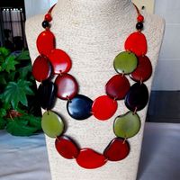 Collier en résine fait main, accessoire de mode très vendu, pour un usage quotidien et un cadeau disponible au meilleur prix par bh crafts