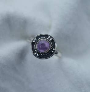 Bague en améthyste, argent sterling 925, pierre précieuse violette, ronde et délicate, cadeau pour petite amie - Product Image 4