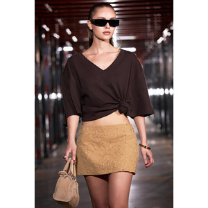 T-shirt oversize à col en V profond pour femme GRIMELANGE VANDAL, 100% coton biologique - Product Image 5