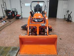 Venta al por Mayor de Tractores Cortacésped Compactos Kubota B2320 Originales, Vehículo Utilitario Eficiente para Jardín y Granja, Diseño Duradero, Oferta con Descuento - Product Image 2